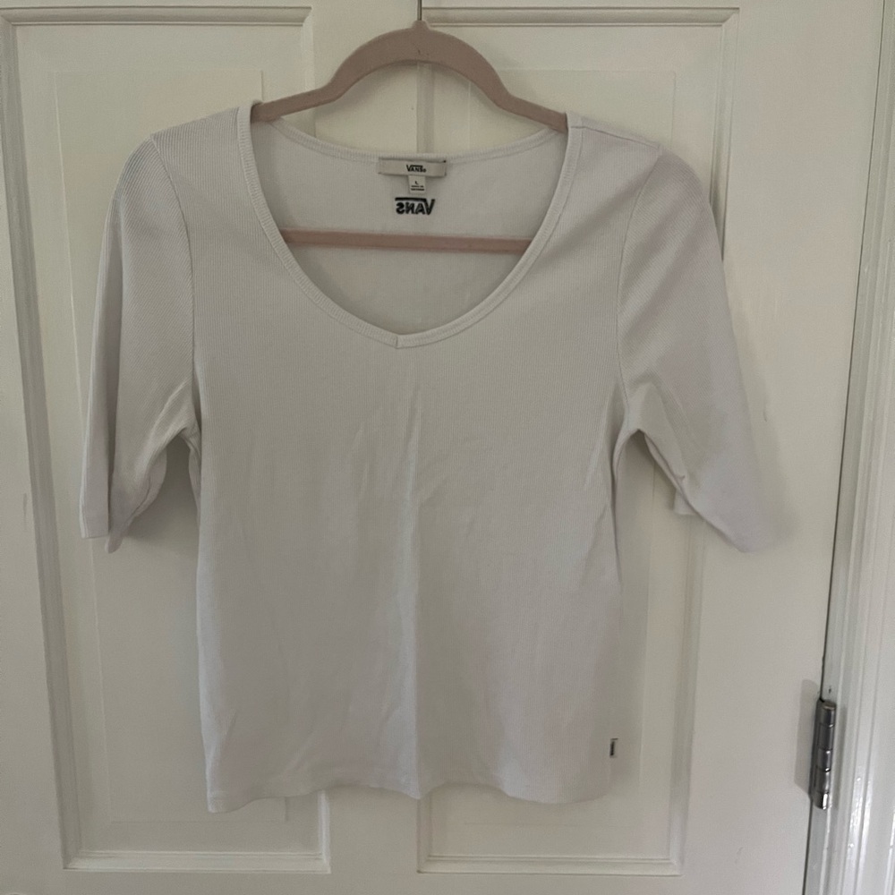 NWOT Vans Women's White Ribbed Cropped VNeck Top Size Large